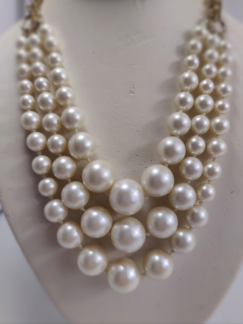 Ann Taylor Graduated Faux Pearl Statement Necklace Gold Tone Chain 18-20" Signed